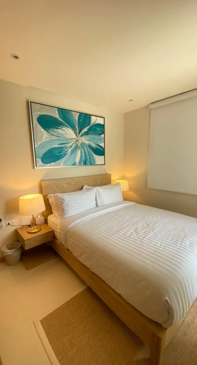 Guest bedroom with blue flower canvas, garden window
