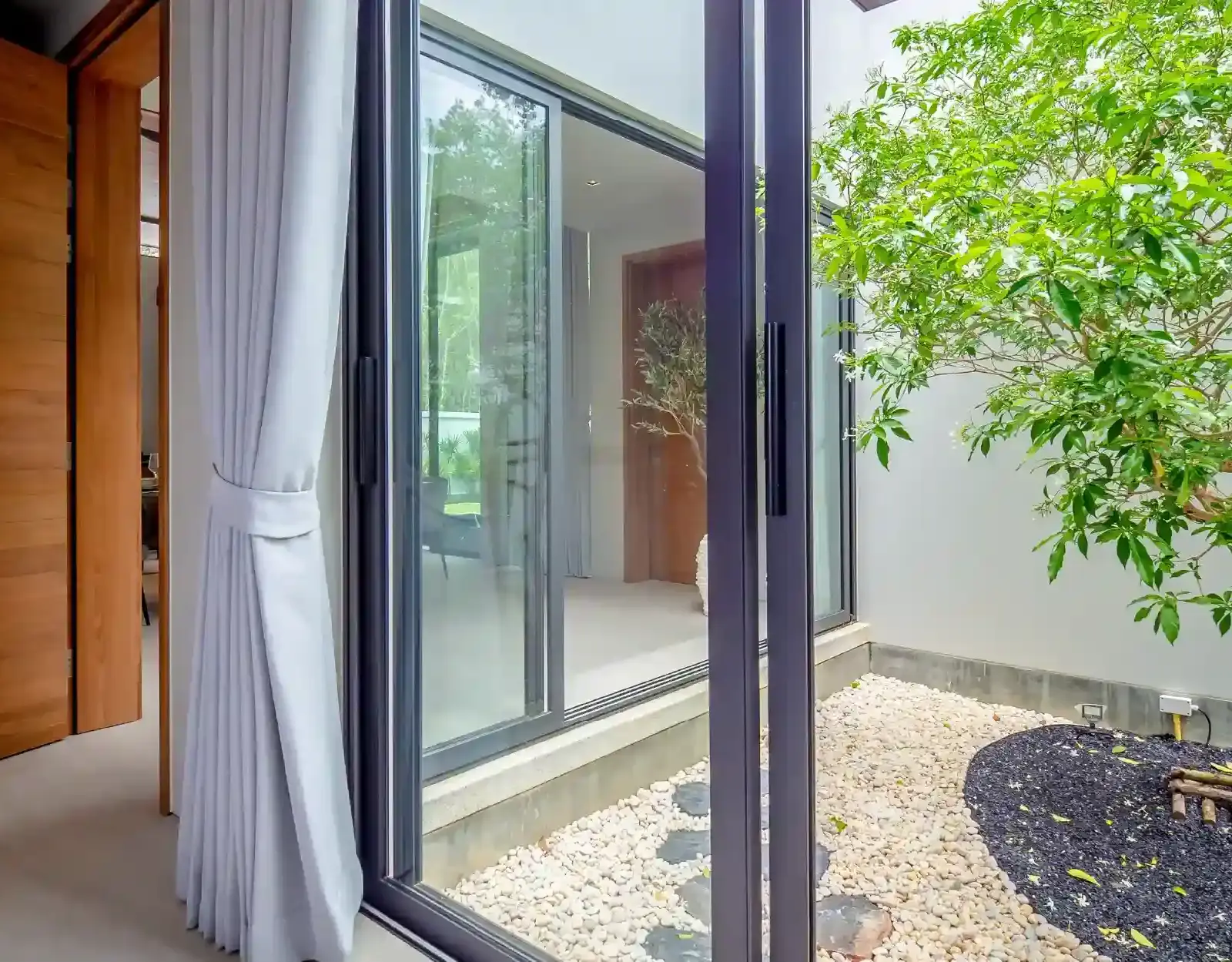 Botanica Four Seasons - Autumn Modern Loft