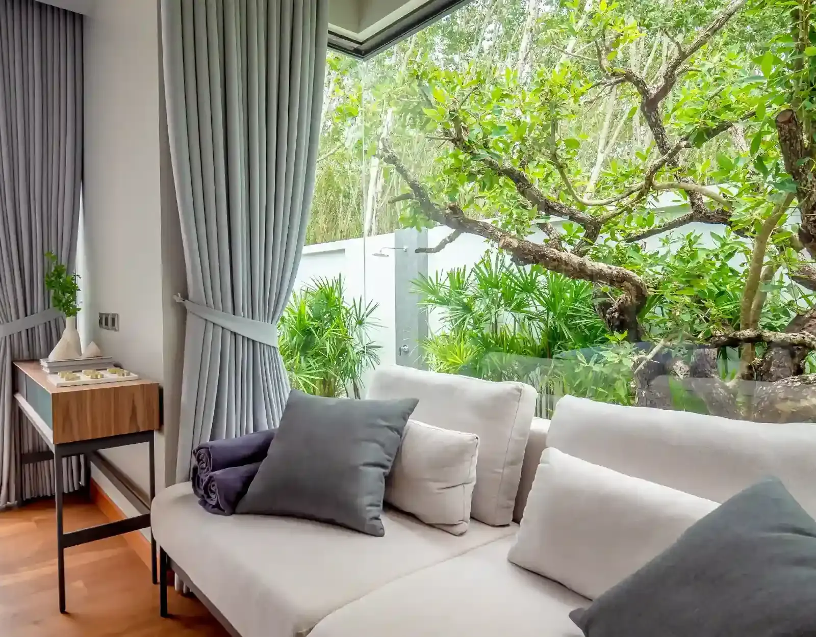 Botanica Four Seasons - Autumn Modern Loft