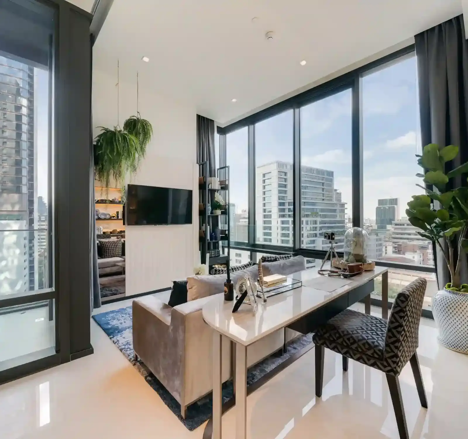 Ashton Silom