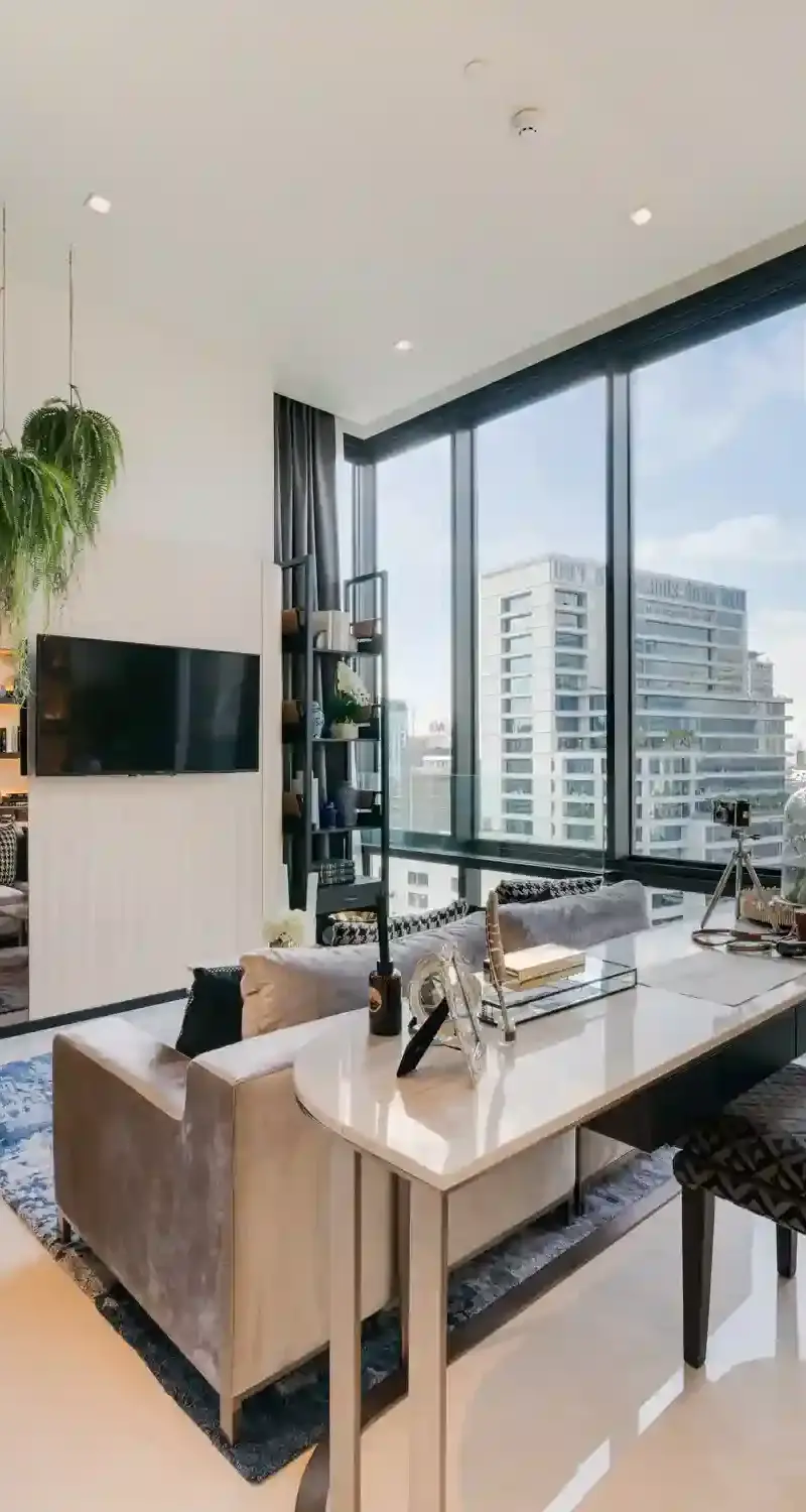 Ashton Silom