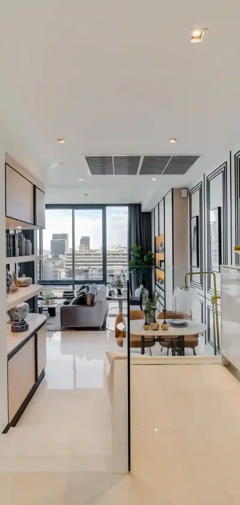 Ashton Silom